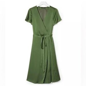 Banana Republic Olive Green midi wrap dress. Size S. Great Condition!